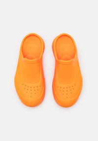 BOSS TITANIUM UNISEX - Mulas - open yellow