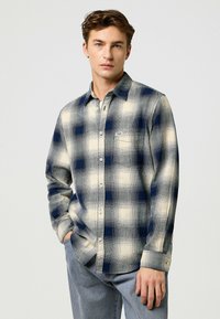 Wrangler PKT - Camisa - dusty blue