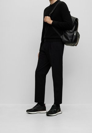 Trainers - black