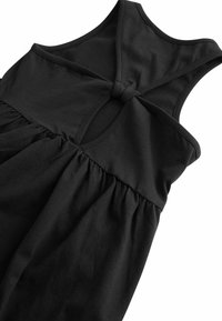 Robe noire sans manches avec détail noué à l'avant et taille froncée, posée à plat sur fond blanc.