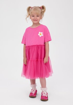 MINOTI, SHORT SLEEVE WITH FLOWER DETAIL - Vestido de cóctel - pink