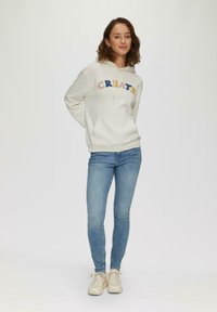 QS MIT APPLIKATION - Džemperis su gobtuvu - creme