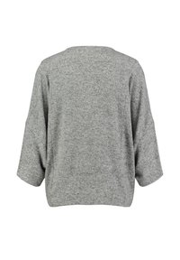 Maglione grigio con texture, dal taglio morbido, con ampie maniche a dolman e un semplice scollo rotondo. Nessun motivo o dettaglio hardware presente.