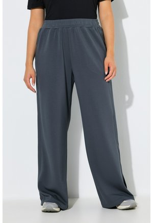 - Spodnie treningowe