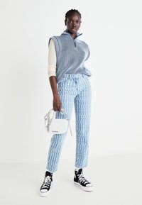 Noisy May NMARNIE LASER - Džinsi ar taisnām starām - medium blue