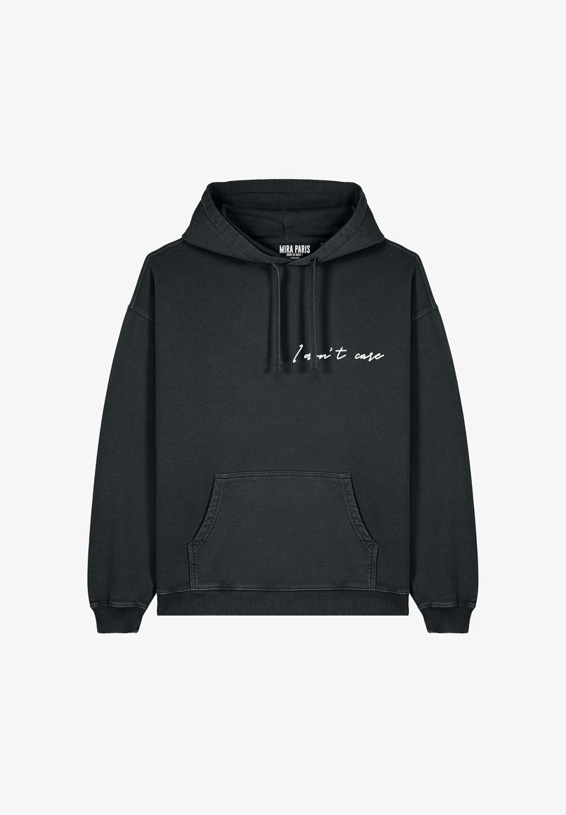 Felpa nera in cotone con tasca frontale, cappuccio con coulisse e testo in corsivo bianco "Non mi interessa" sul davanti. Tessuto morbido, vestibilità comoda.
