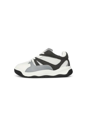 Scarpa sportiva dal design aerodinamico, con colori bianco, grigio e nero. Realizzata in mesh e materiali sintetici, con suola esterna testurizzata.