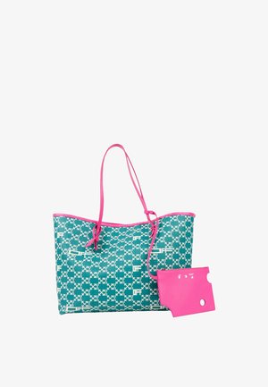 Sac cabas bleu sarcelle avec motifs géométriques blancs et bordure rose, avec de longues poignées roses et une petite pochette rose détachable attachée.