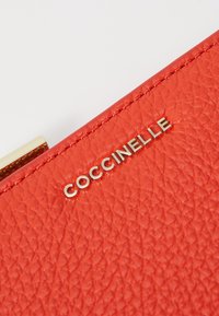 Coccinelle METALLIC SOFT - Peněženka - gazpacho