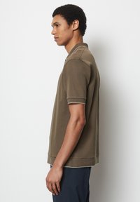 Marc O'Polo SHORT SLEEVE DETAILS AT COLLAR CUFFS AND HEM - Poloshirt - burnt ash