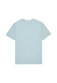 Světle modré bavlněné tričko s krátkými rukávy, kulatým výstřihem a bez viditelných vzorů či kovových doplňků. Materiál se jeví jako jemný a hladký.