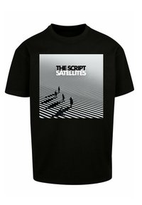 Sort bomulds T-shirt med et fronttryk i sort og hvid med vandrette linjer og silhuetter, mærket "THE SCRIPT SATELLITES."