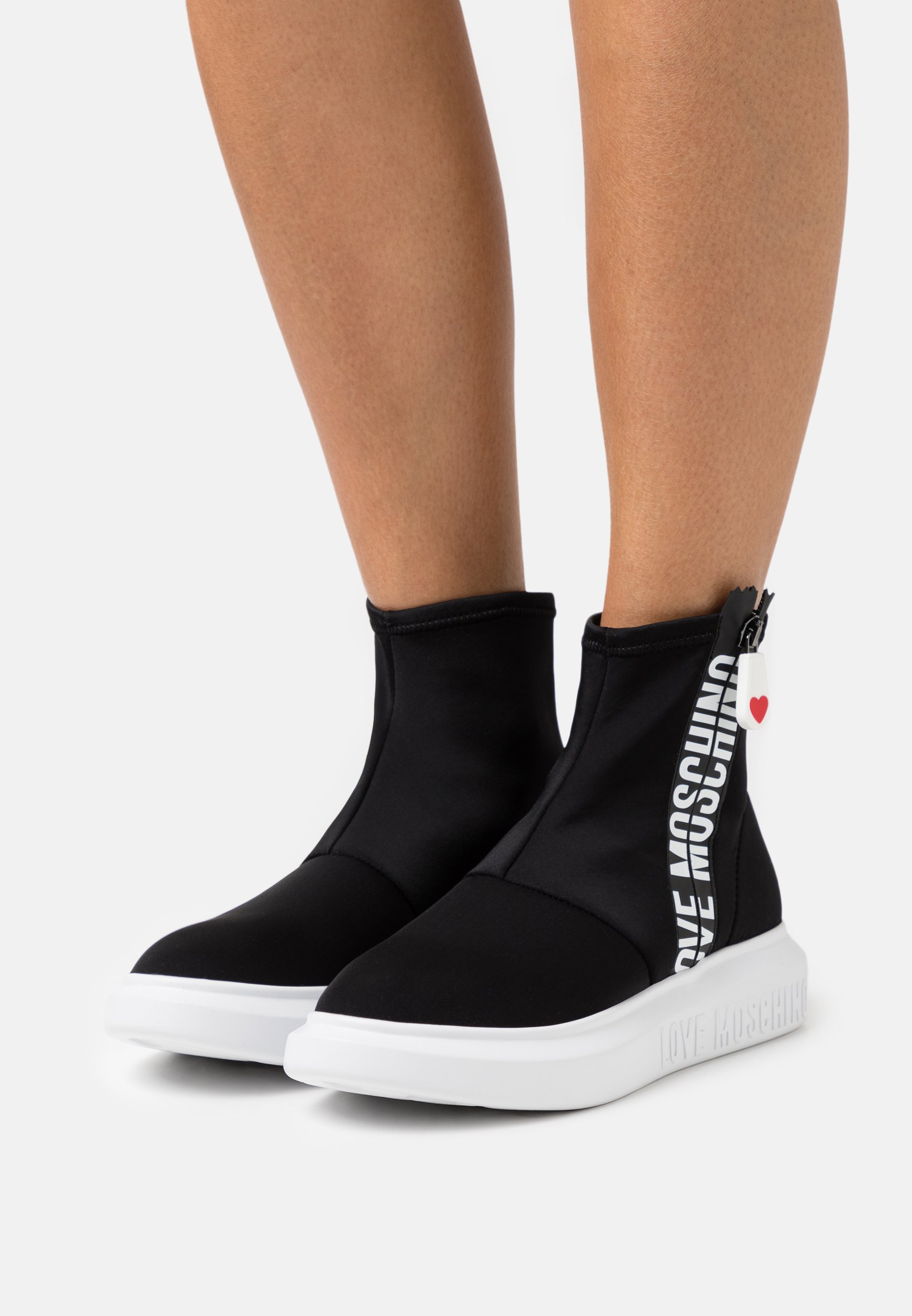 moschino basket chaussette