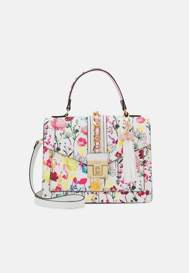 Sac à main floral avec un corps en cuir blanc orné d'un imprimé floral multicolore, des accessoires dorés, des accents en chaîne et une bandoulière amovible.