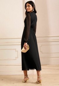 Love & Roses PETITE - SHEER SLEEVE EMBROIDERED  - Rochie de zi - black