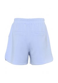 Gaiši zili kokvilnas šorti ar elastīgu jostasvīru, sānu un aizmugurējām kabatām. Piedāvā brīvu piegriezumu un noapaļotu apakšmalu.