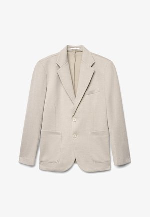 Beiger einreihiger Blazer mit zwei Knöpfen, vorderen aufgesetzten Taschen, einer Brustleistentasche und Revers mit Kerbkragen, dargestellt auf weißem Hintergrund.