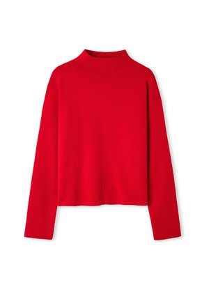 Pulóver rojo de punto con cuello alto, mangas largas y un corte holgado. Textura suave con detalles de costura mínimos y sin patrones visibles.