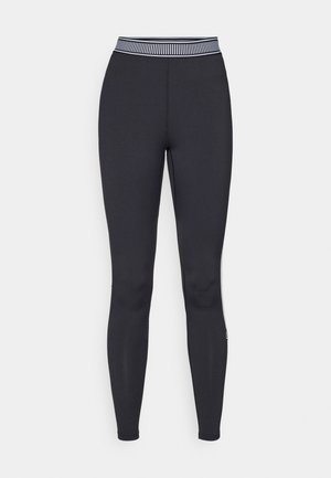 Mustad must leggings venitus kangast, millel on triibuline elastne vöökoht ja kitsas lõige. Pole nähtavaid mustreid ega täiendavaid detaile.