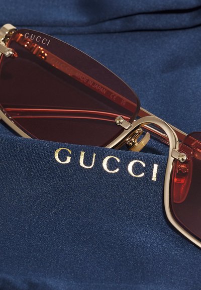 Gucci UNISEX - Sunglasses - gold-coloured/red
