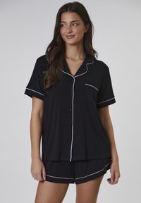 Unausgewählt, black