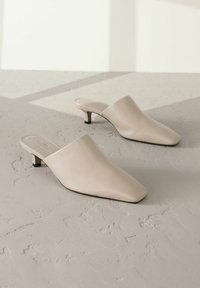REGULAR FIT - SIGNATURE - Muiltjes - stone
