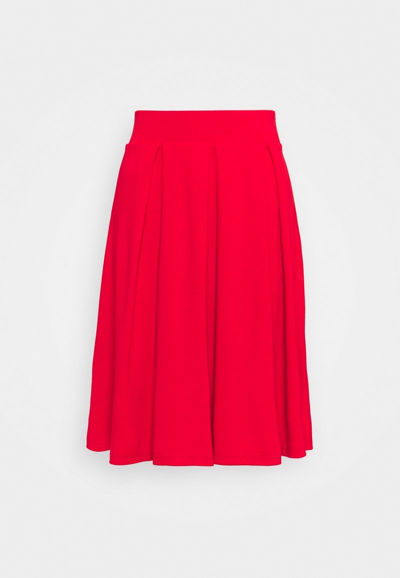Jupe rouge vif jusqu'aux genoux avec une taille haute et des plis larges et doux créant une silhouette évasée.