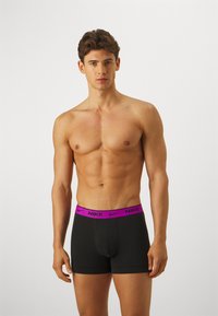 Nike Underwear TRUNK 2 PACK - Boxer alsónadrág - black/hyper royal/fuchsia dream