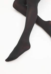 Zwarte ondoorzichtige panty’s met een gladde textuur en een doorschijnende afwerking, voorzien van een versterkte teen en een uniforme kleur.