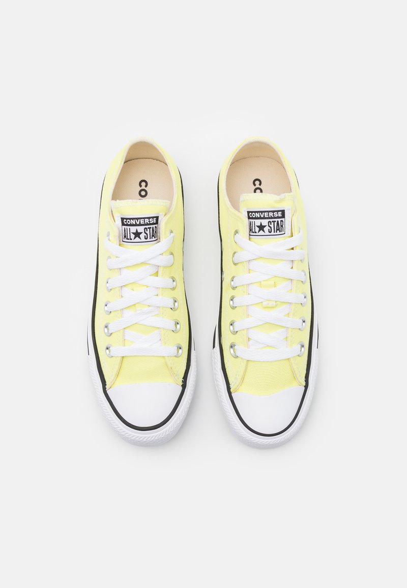 converse courte jaune
