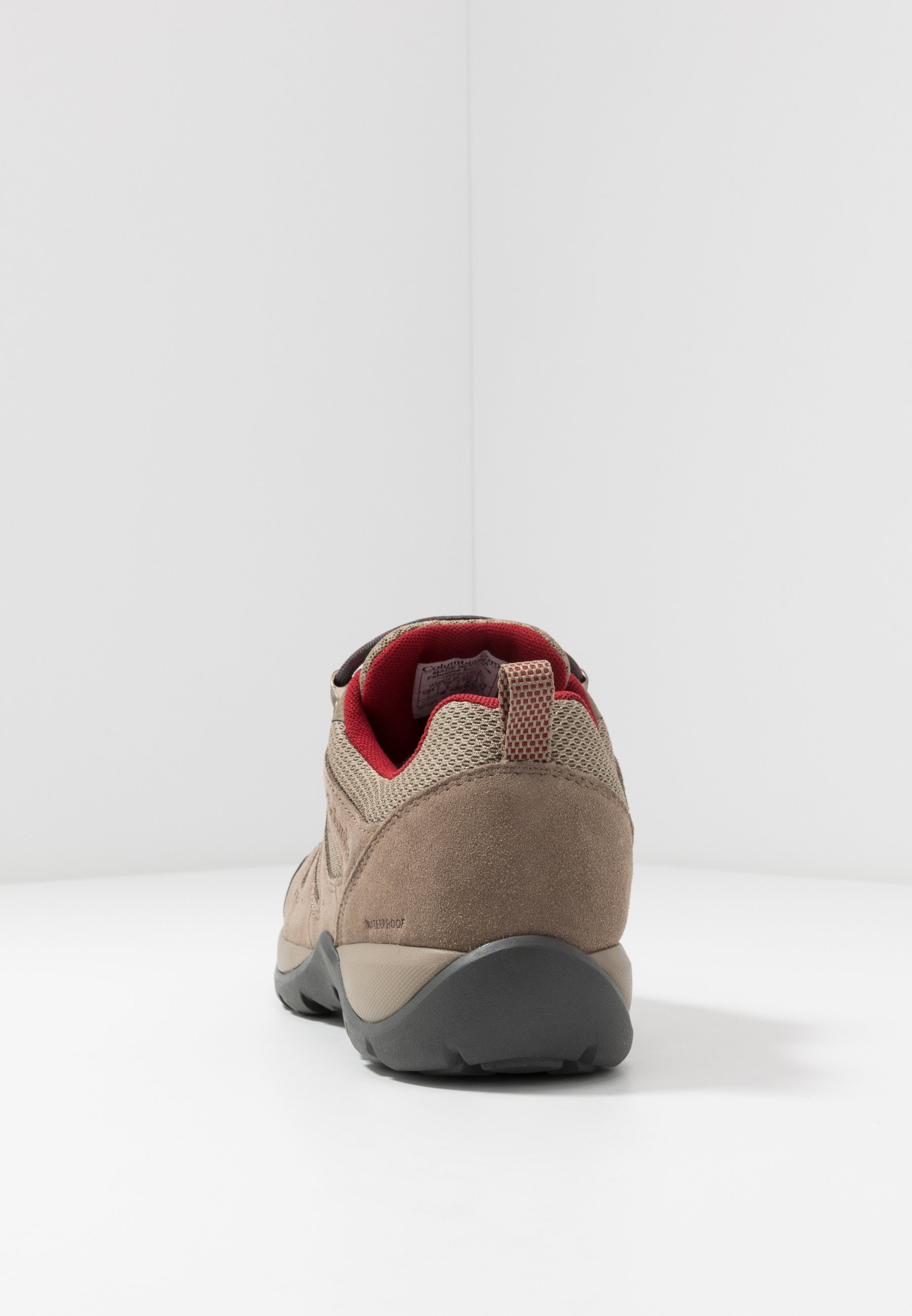 Columbia REDMOND V2 WP - Zapatillas de senderismo - pebble/beet/beige -  Zalando.es