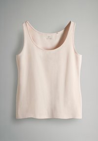 Bezrękawnik w jasnym różowym kolorze z okrągłym dekoltem, gładką fakturą i luźnym krojem. Brak widocznych wzorów lub ozdób.