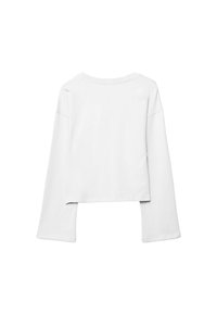 Bela kratek zgornji del z dolgimi rokavi, okrogel izrez, spuščena ramena in gladka tekstura tkanine. Enostaven in minimalističen dizajn.