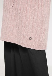Nümph Sweter