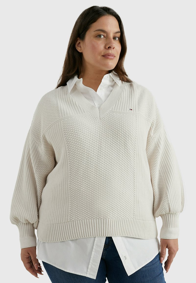 Tommy Hilfiger Curve TEXTURED WEAVE Strickpullover weathered white