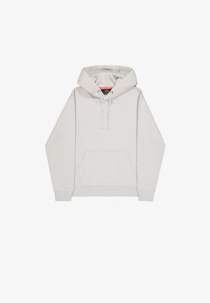 Világosszürke kapucnis pulóver, pamut keverék anyagból készült, elülső zsebbel, húzózsinórral ellátott kapucnival és diszkrét, emelt logóval a mellkason.