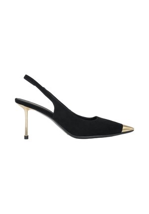 Schwarzer Wildleder-Slingback mit goldener spitzer Kappenspitze und dünnem goldenem Stilettabsatz auf weißem Hintergrund.