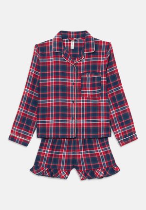 Set de pijama cu carouri roșii și bleumarin, format dintr-o bluză cu mânecă lungă și buton, și pantaloni scurți cu volan. Dispune de o margine albă pe guler și buzunar.
