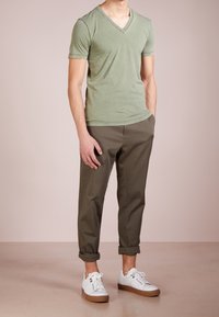 DRYKORN T-shirts basic - khaki