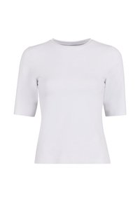 Chemise blanche ajustée à manches courtes avec col rond et texture de tissu propre et lisse.