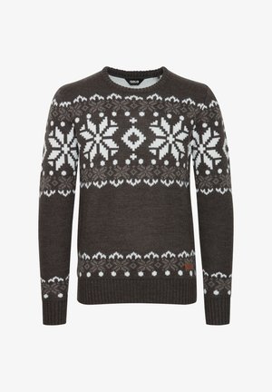 Hnědý pletený svetr s bílými vzory sněhových vloček a geometrickými designy. Má kulatý výstřih a žebrované manžety a lem.