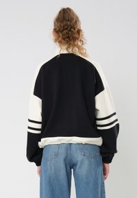 Thumbnail Image 3