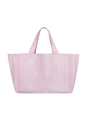 Jasnoróżowa torba typu tote z białym kwiatowym wzorem paisley i dwoma uchwytami, wykonana z tkaniny, na białym tle.
