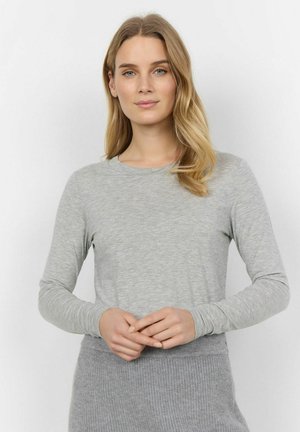 Lichtgrijze langeshirts gemaakt van zachte stof, met een ronde halslijn en een getailleerd silhouet, met een gladde textuur en een minimalistisch ontwerp.