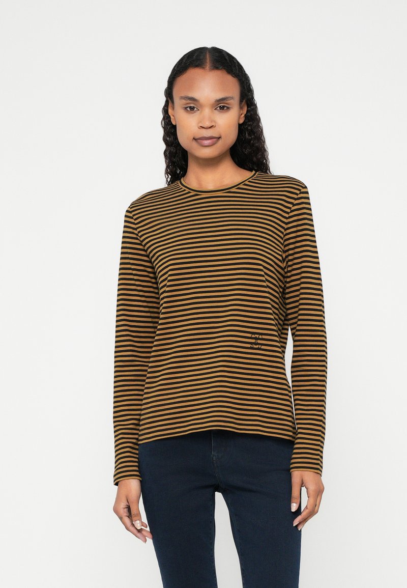 closed Longsleeve bruin closed Longsleeve bruin