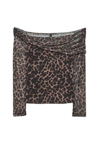 Off-the-shoulder langærmet top i et sort og brunt leopardprint, med draperet halsudskæring og blødt, tekstureret stof.