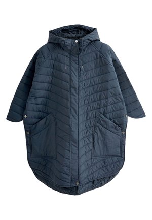 Cape manteau matelassée à capuche de couleur bleu marine foncé, avec grandes poches avant, boutons-pression et cordons de serrage sur la capuche, présentée sur un fond blanc.