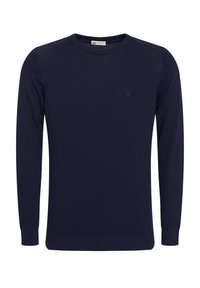 Mörkblått stickat tröja med lång ärm, rund halsringning och ribbade muddar och nederkant. Har en liten logotyp på bröstet.