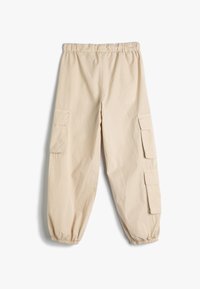 Beige Cargo-Hosen mit elastischem Bund, gerüschten Bündchen und zwei seitlichen Eingrifftaschen. Hergestellt aus leichtem, glattem Material.
