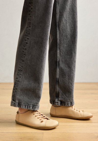 PEU CAMI - Chaussures à lacets - mittelbeige